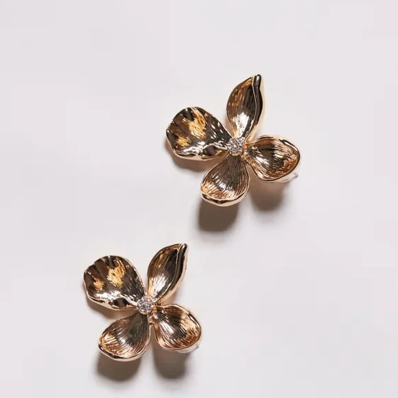 Aldo Gold Petal Floral Stud Earrings Comes W Accessory Pouch - Picture 4 of 7